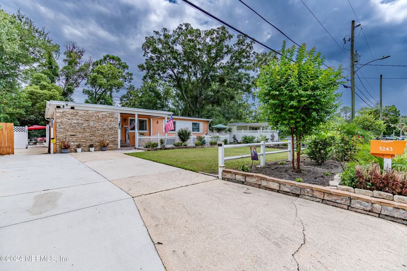 5243 Dugdale Rd, Jacksonville, FL 32210