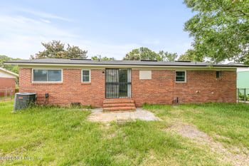 5246 Devron Dr, Jacksonville, FL 32209
