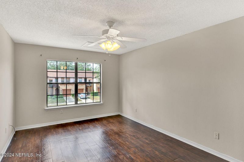 5247 Brighton Park Ln, Jacksonville, FL 32210