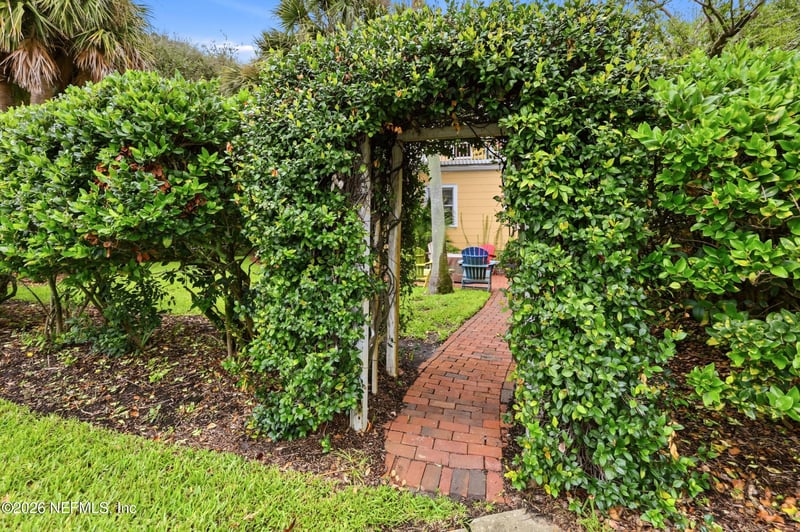 525 2nd St, Neptune Beach, FL 32266