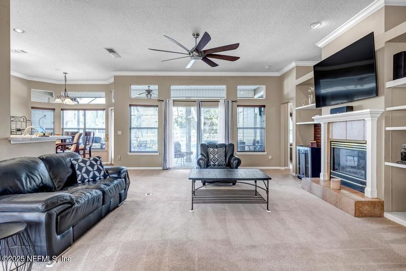 525 Willow Oak Ln, St Johns, FL 32259