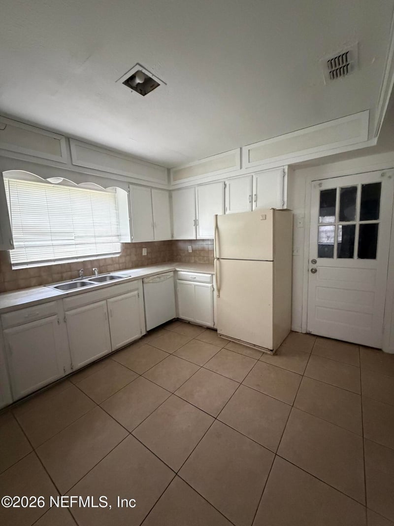 528 Trout River Dr, Jacksonville, FL 32208