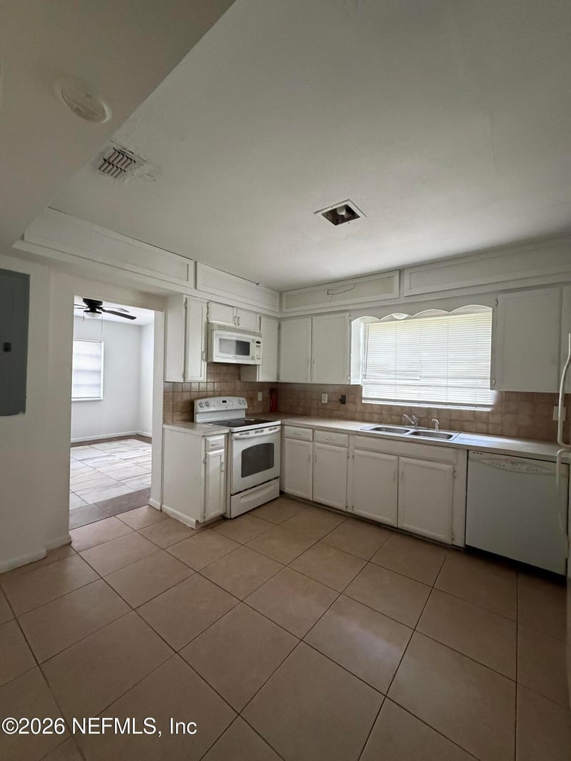 528 Trout River Dr, Jacksonville, FL 32208