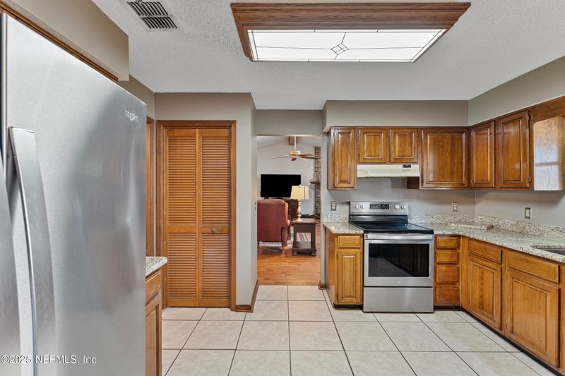 531 Los Palmas Dr, Fleming Island, FL 32003