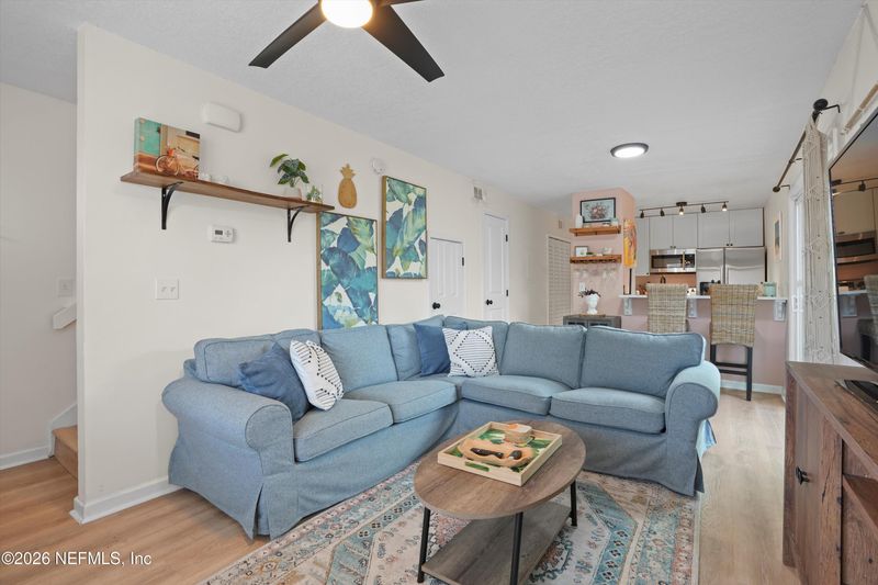 537 6th Ave S, Jacksonville Beach, FL 32250