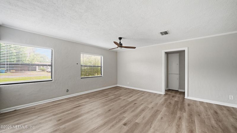 5377 River Forest Dr, Jacksonville, FL 32211