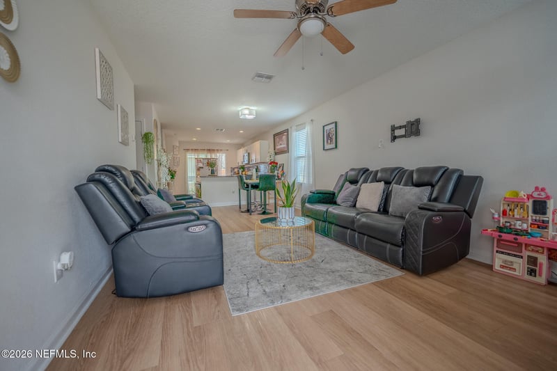 546 Monty Ln, Jacksonville, FL 32225
