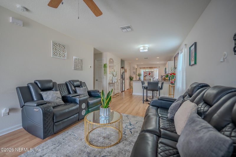 546 Monty Ln, Jacksonville, FL 32225