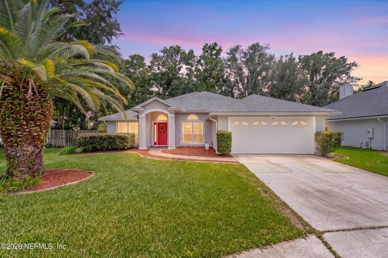 5466 London Lake Dr, Jacksonville, FL 32258
