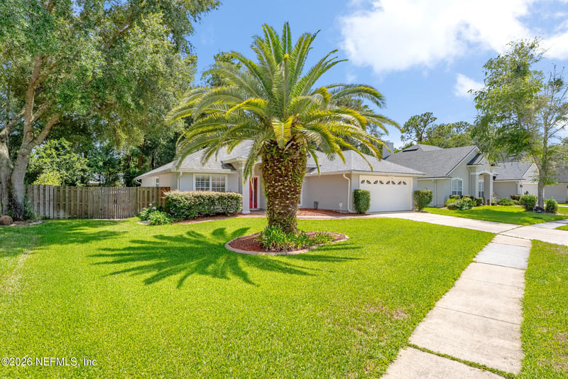 5466 London Lake Dr, Jacksonville, FL 32258