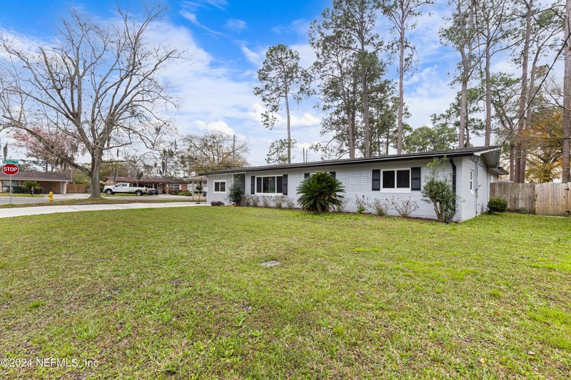 5468 Juno Dr, Jacksonville, FL 32207