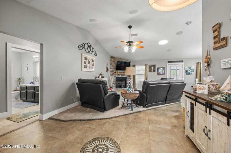 55062 Country Trail Dr, Callahan, FL 32011