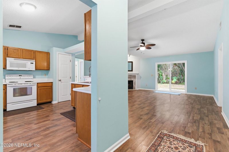 5572 Blue Pacific Dr, Jacksonville, FL 32257