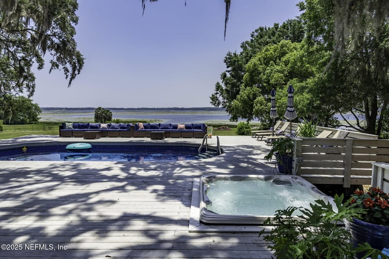 561 SE Lakeview Dr, Keystone Heights, FL 32656
