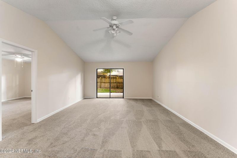 5646 Pinehill Ln, Jacksonville, FL 32244