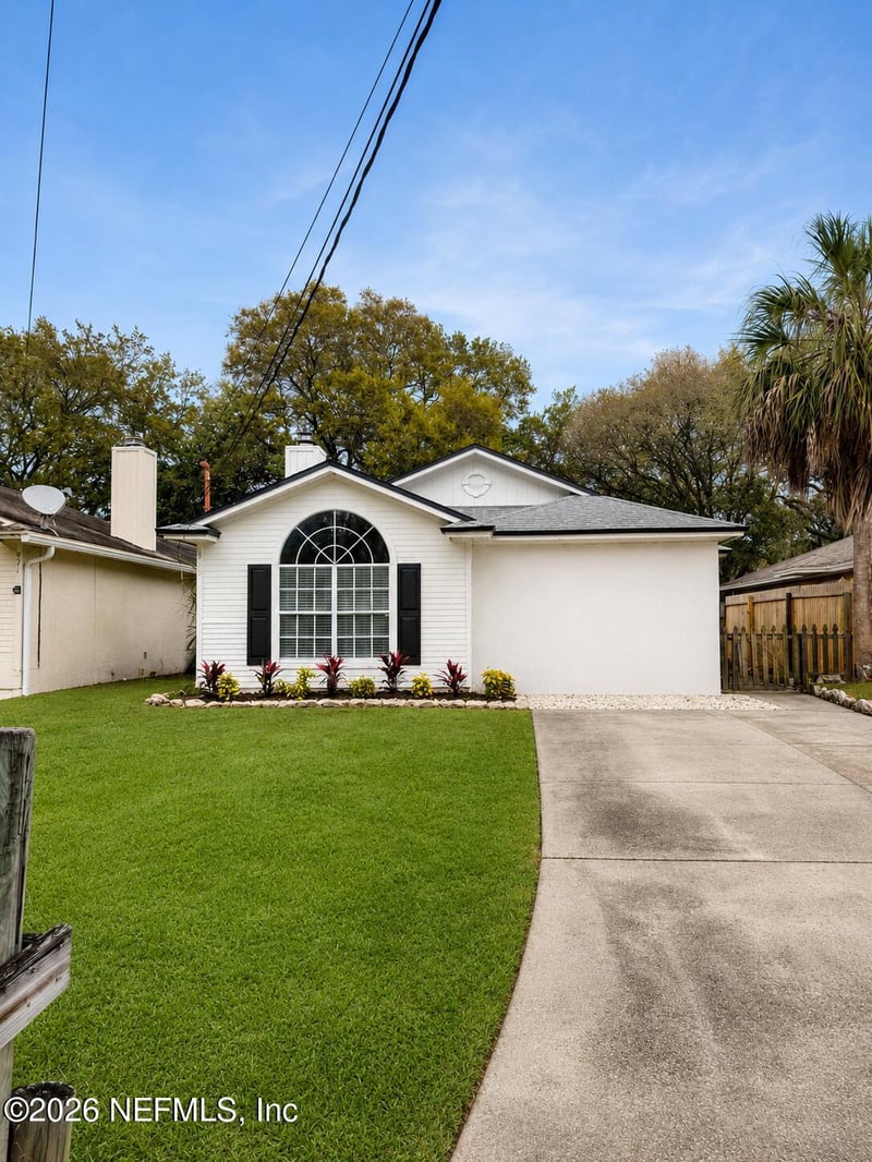 569 Camelia St, Atlantic Beach, FL 32233