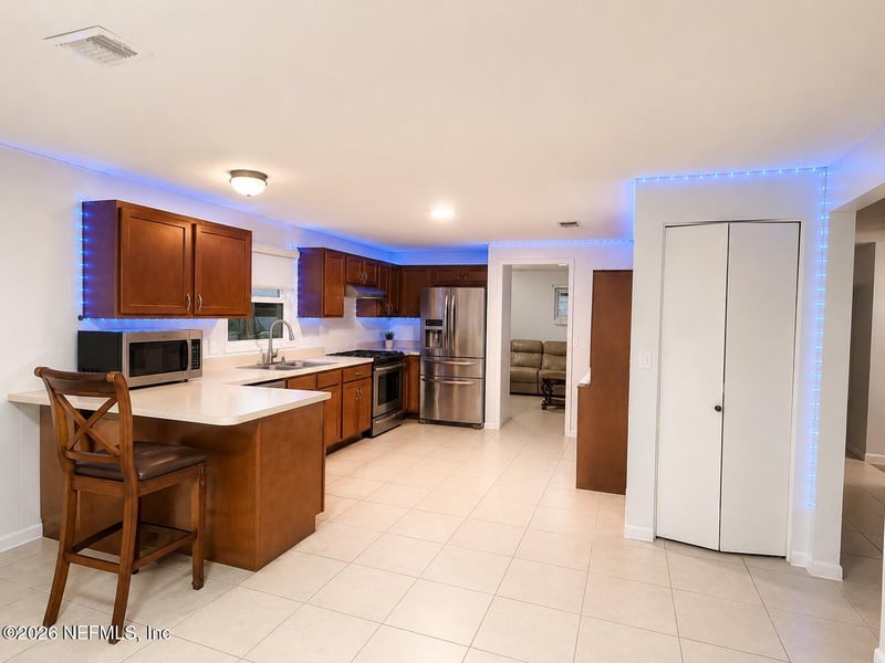569 Coppitt Dr E, Orange Park, FL 32073