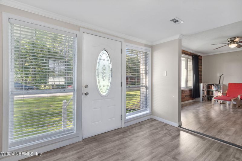 5693 Bishop Cir, Jacksonville, FL 32207