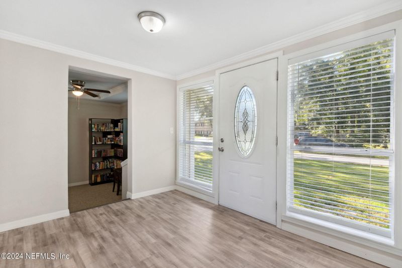 5693 Bishop Cir, Jacksonville, FL 32207
