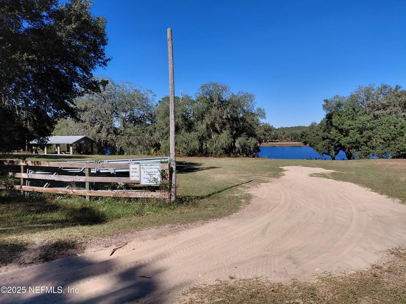5706 N Crater Lake Cir, Keystone Heights, FL 32656