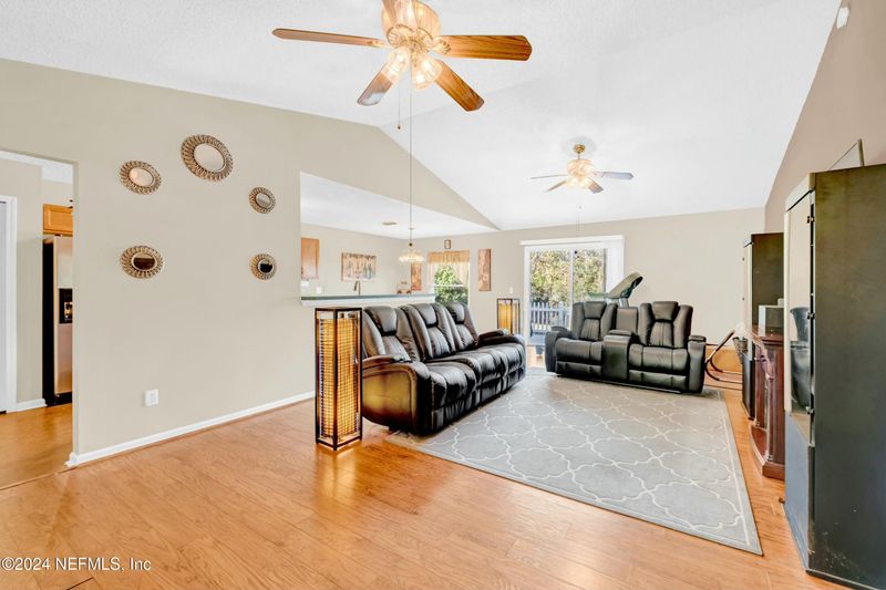 5731 Suwanee Park Ct, Jacksonville, FL 32244