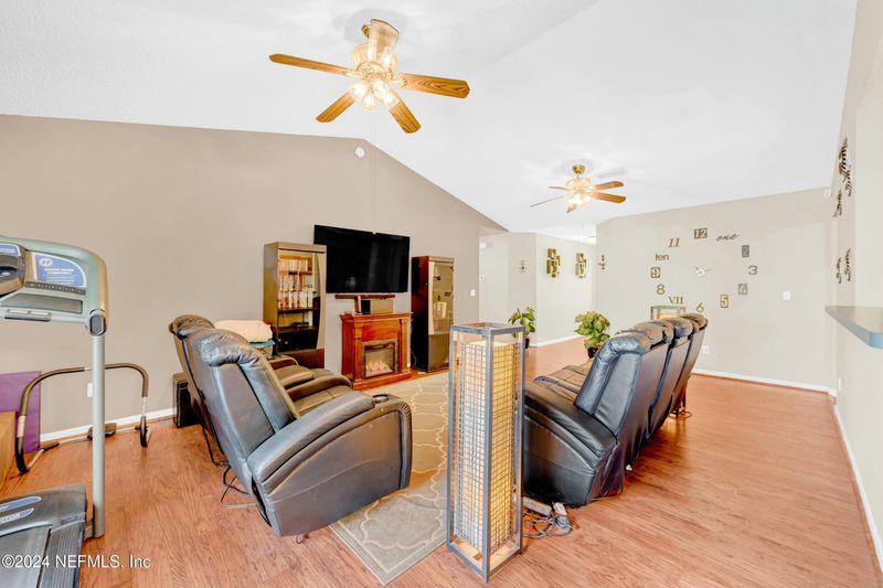 5731 Suwanee Park Ct, Jacksonville, FL 32244