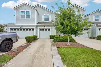 576 Richmond Dr, St Johns, FL 32259