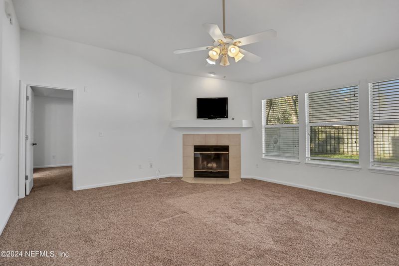 577 Redberry Ln, St Johns, FL 32259