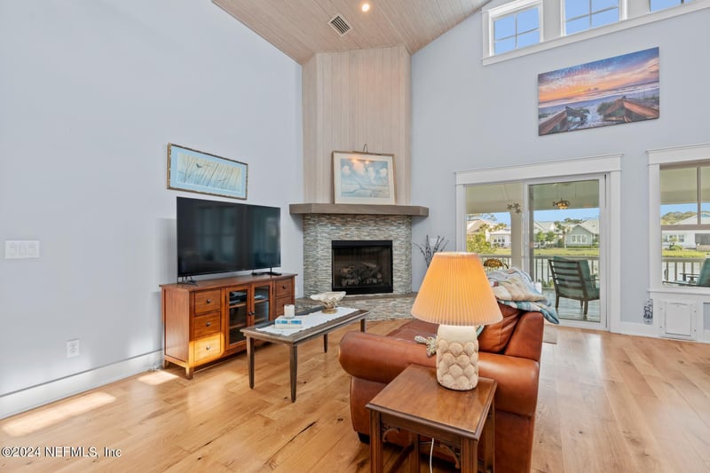 582 Coastal Oak Ln, Atlantic Beach, FL 32233