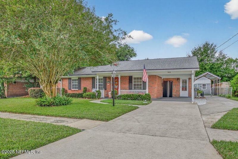 5828 Wending Dr, Jacksonville, FL 32244