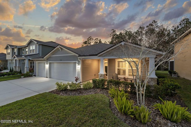 592 Chandler Dr, St Johns, FL 32259