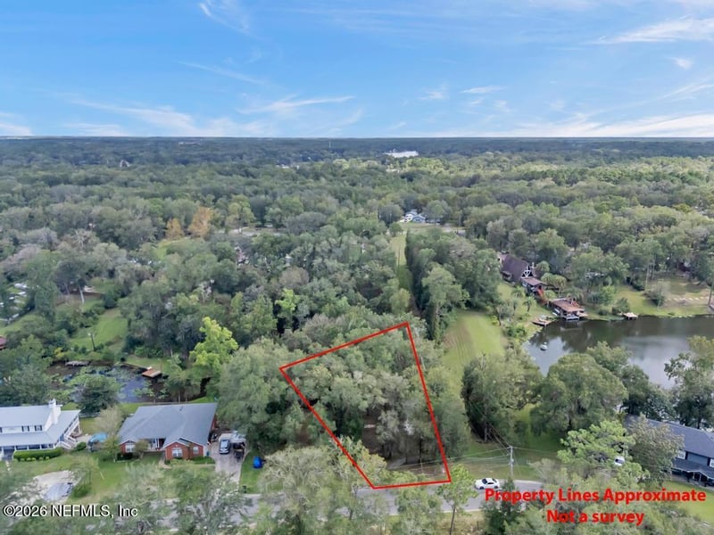592 Lake Asbury Dr, Green Cove Springs, FL 32043