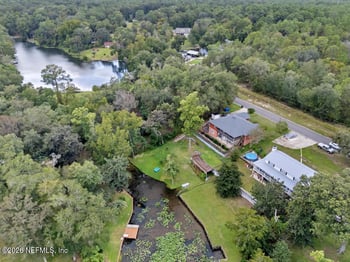 592 Lake Asbury Dr, Green Cove Springs, FL 32043