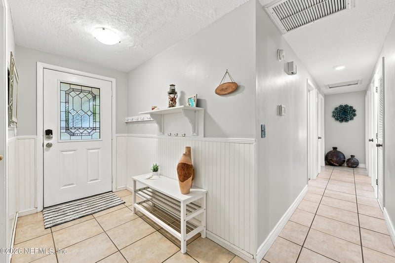 593 Cruiser Ln, Atlantic Beach, FL 32233