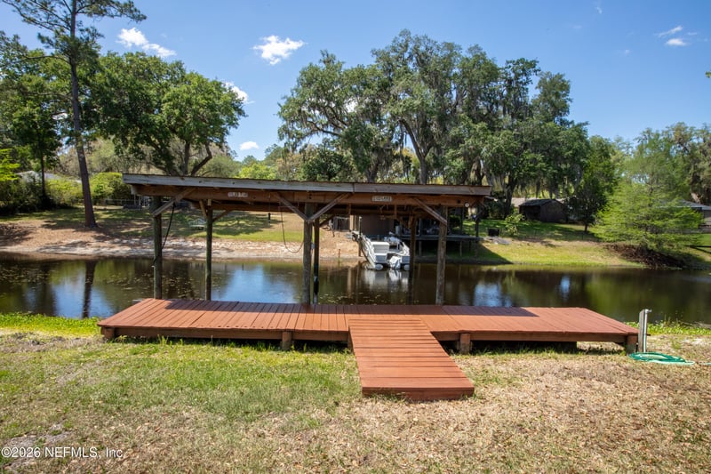 5930 Island Rd, Melrose, FL 32666