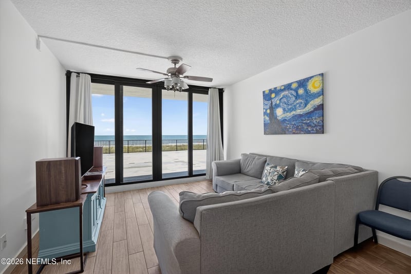 601 1st St S #2B, Jacksonville Beach, FL 32250