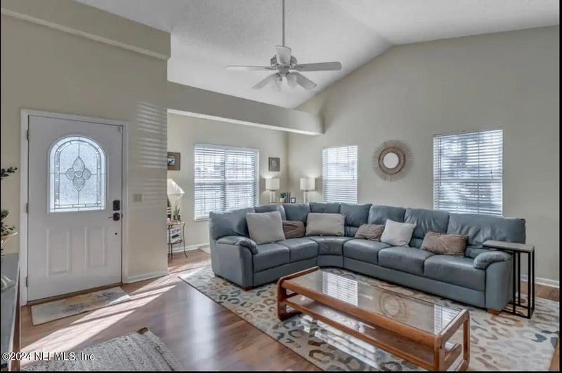 604 5th St N, Jacksonville Beach, FL 32250