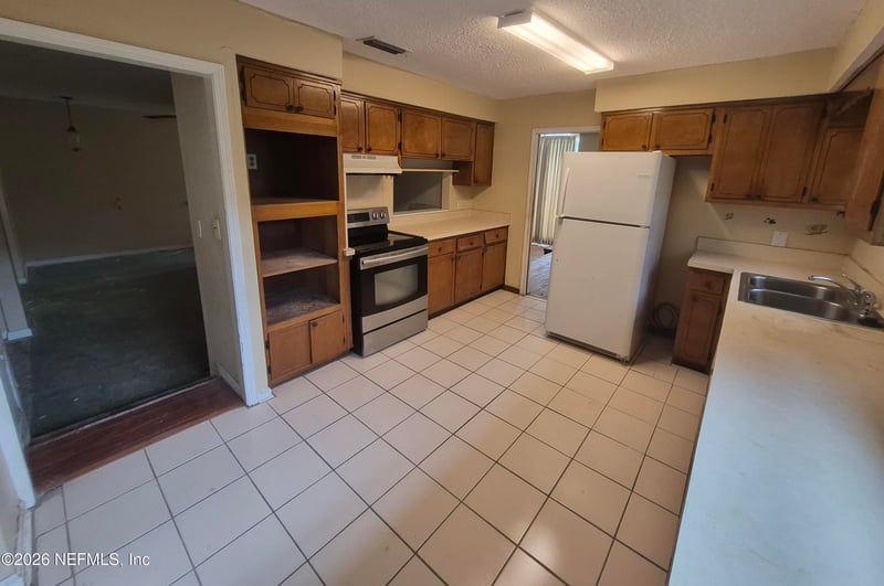 6046 Kinnon Dr, Jacksonville, FL 32209