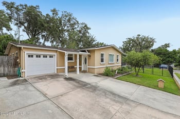6053 Hinely Ln, Jacksonville, FL 32216