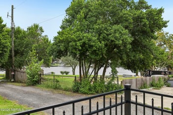 6053 Hinely Ln, Jacksonville, FL 32216