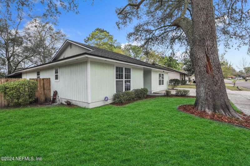 6066 Blank Dr W, Jacksonville, FL 32244