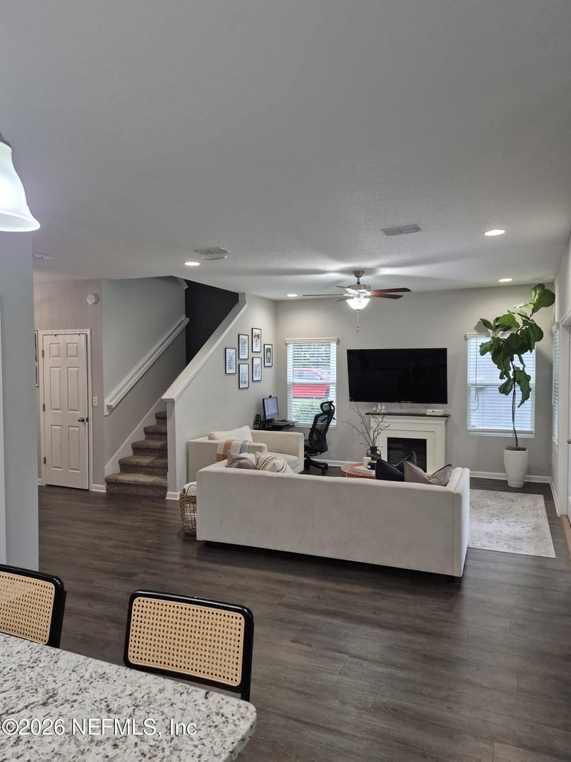 6093 Hyde Park Cir, Jacksonville, FL 32210