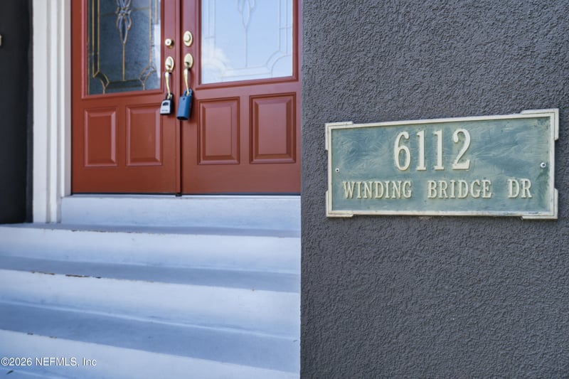 6112 Winding Bridge Dr, Jacksonville, FL 32277