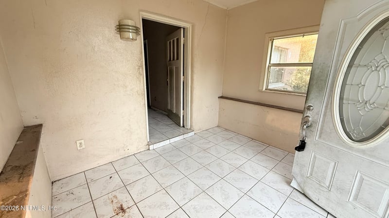 6118 Mercer Cir E, Jacksonville, FL 32217