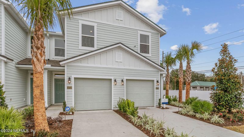 612 Celtic Dr, Jacksonville, FL 32218