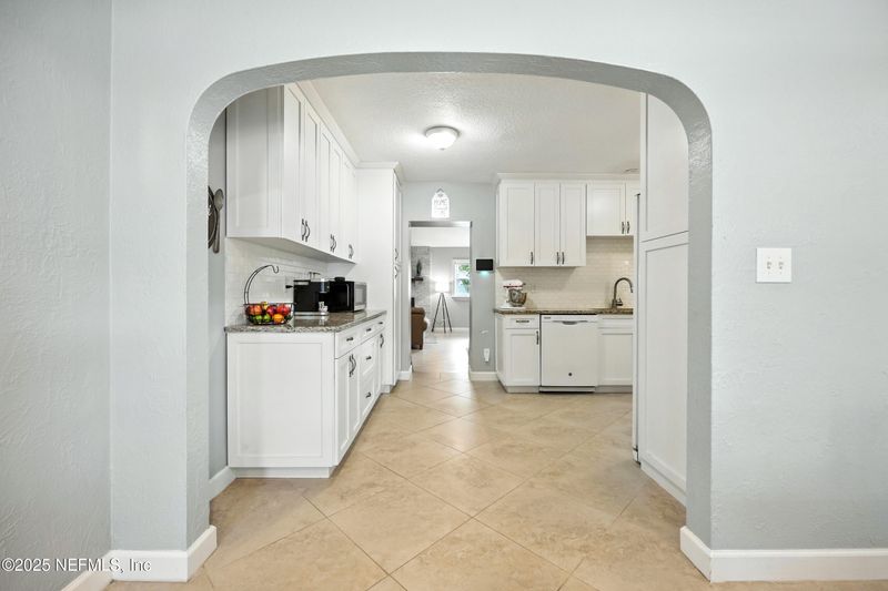 6147 Suwanee Rd, Jacksonville, FL 32217