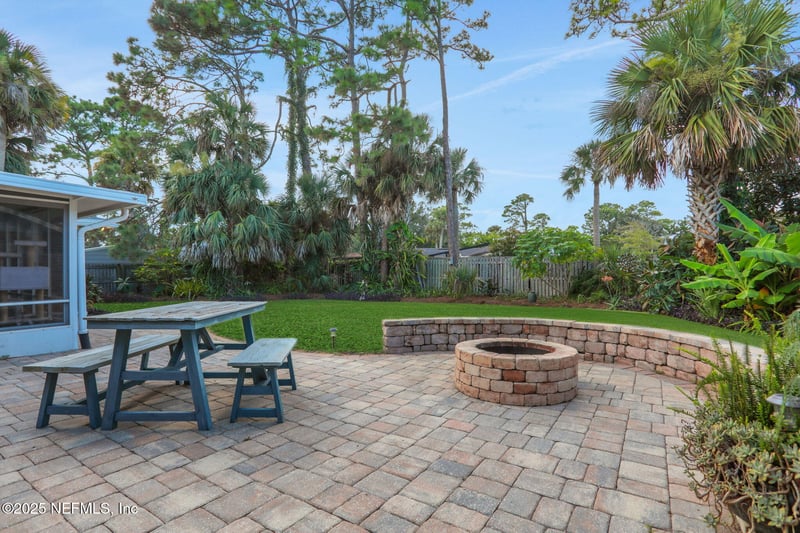 616 Davis St, Neptune Beach, FL 32266
