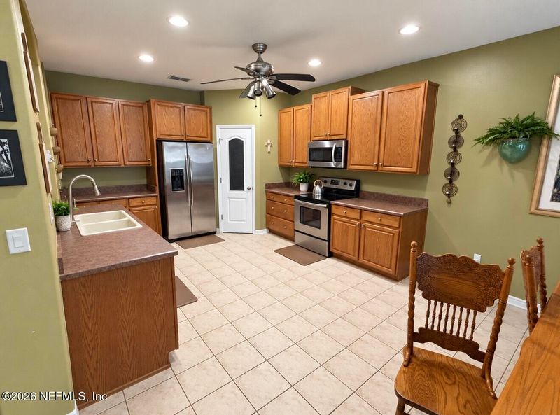 618 Wakeview Dr, Orange Park, FL 32065