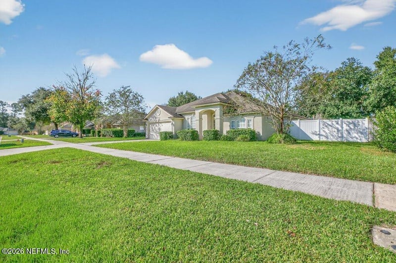 620 Martin Lakes Dr E, Jacksonville, FL 32220