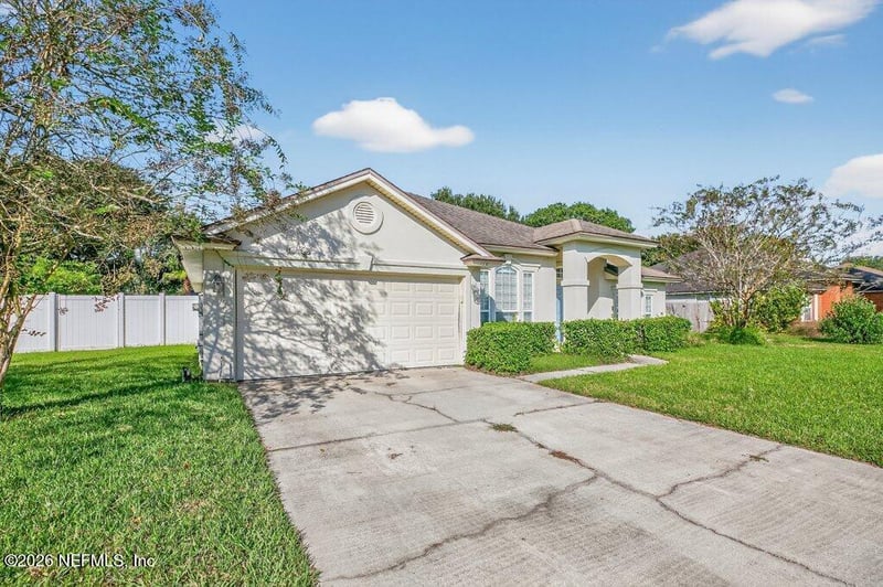 620 Martin Lakes Dr E, Jacksonville, FL 32220